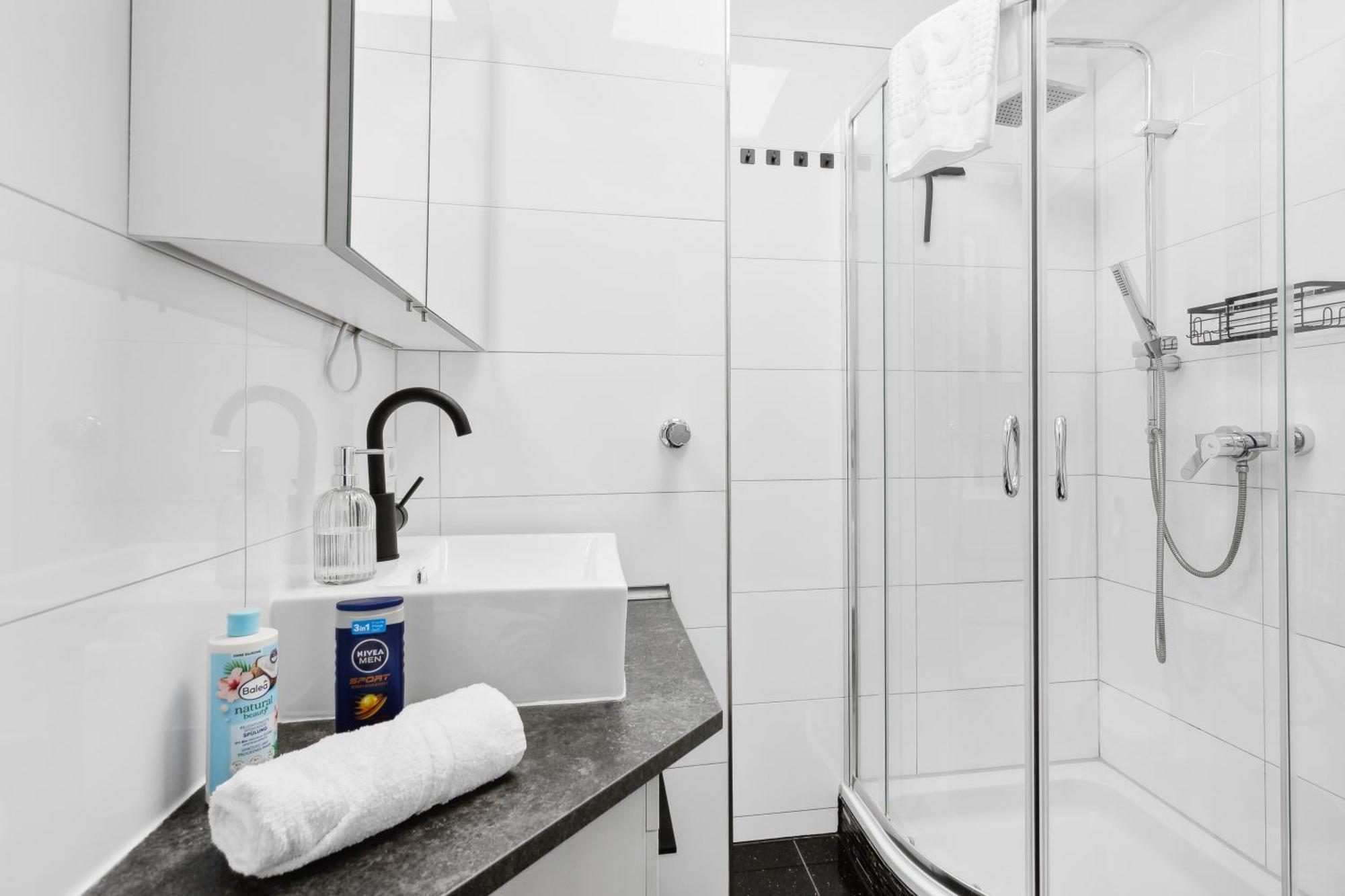 Flexi - Balkon , Seeblick, Pool & Speed Wlan Apartment