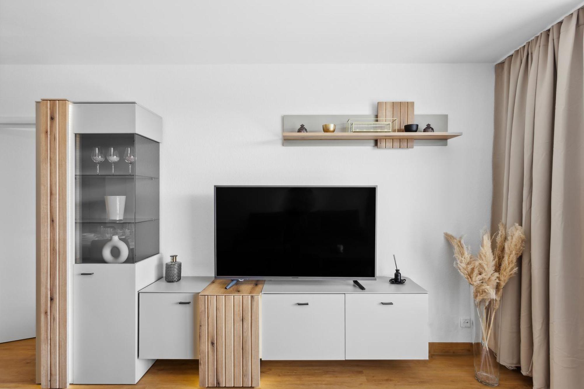 Flexi - Balkon , Seeblick, Pool & Speed Wlan Apartment *